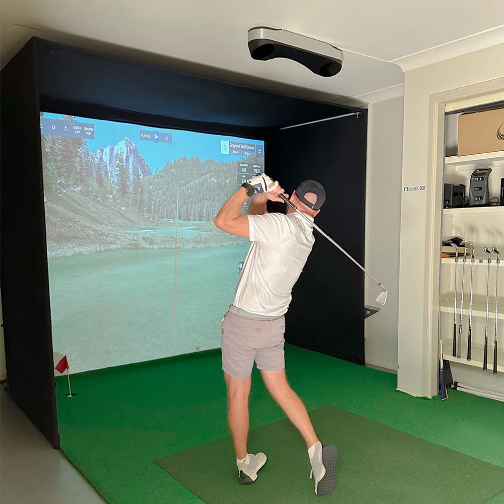Sam_playing_on_front_of_a_bayside_golf_enclosure_with_a_prote_vx_launch_monitor